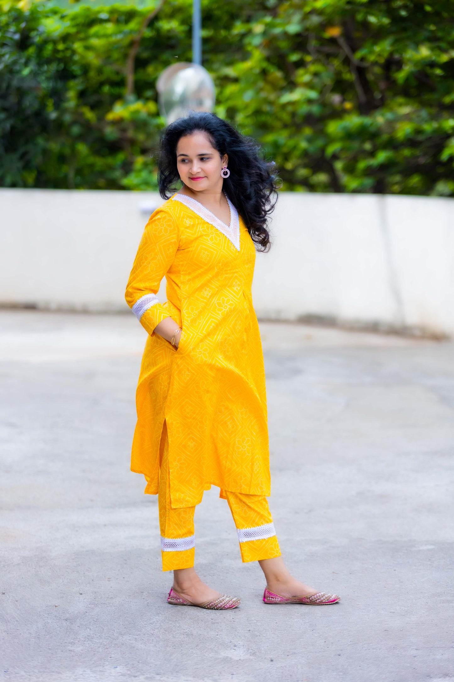 YELLOW BANDHANI CO-ORD SET WITH LACE DETAILS (SET OF 2)