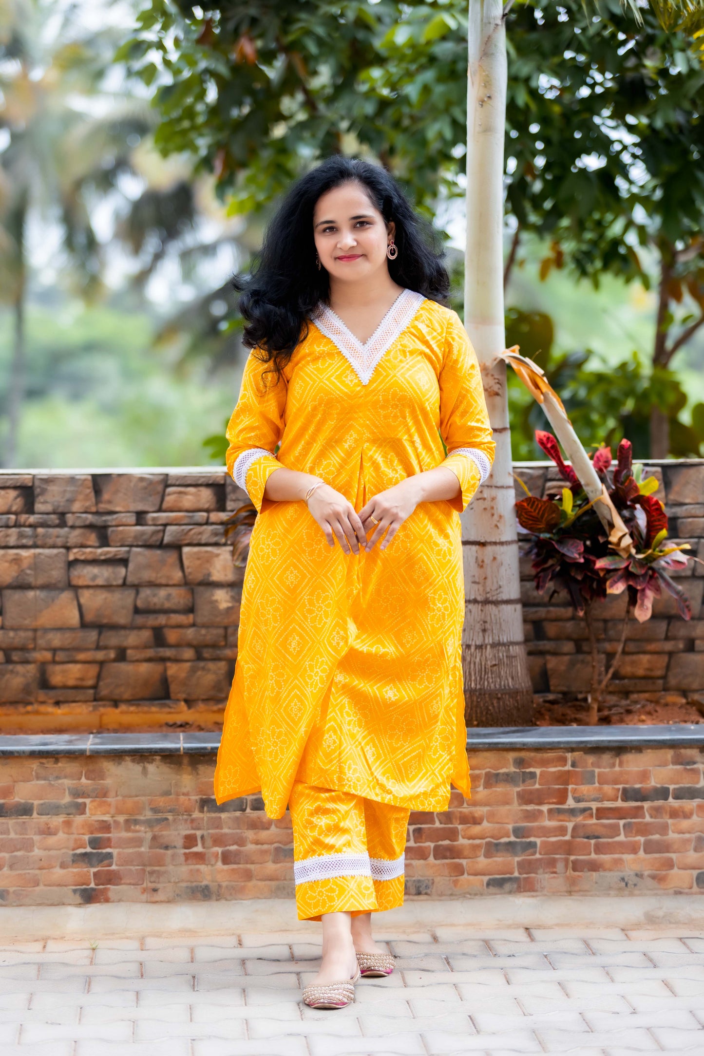 YELLOW BANDHANI CO-ORD SET WITH LACE DETAILS (SET OF 2)