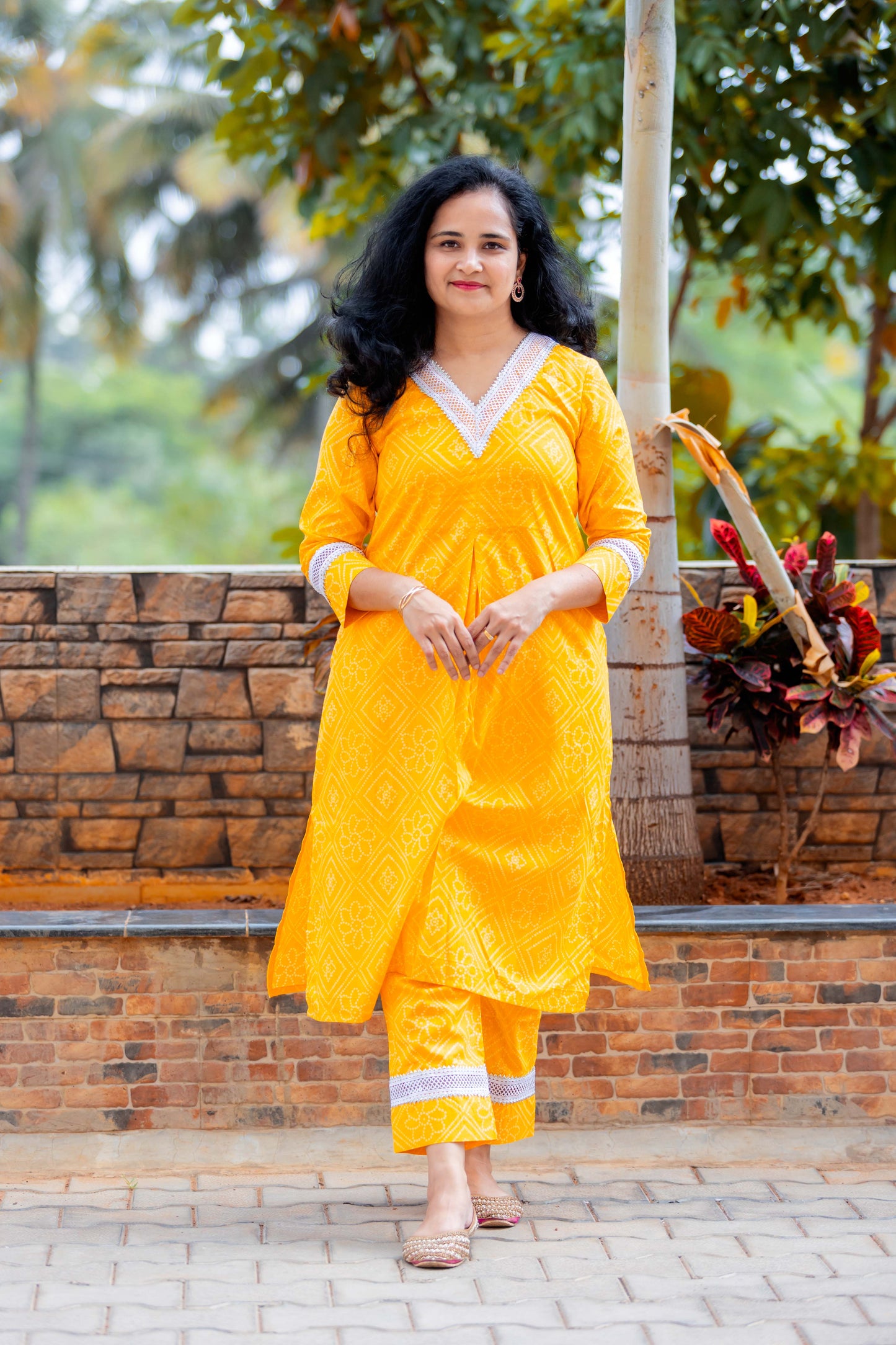 YELLOW BANDHANI CO-ORD SET WITH LACE DETAILS (SET OF 2)